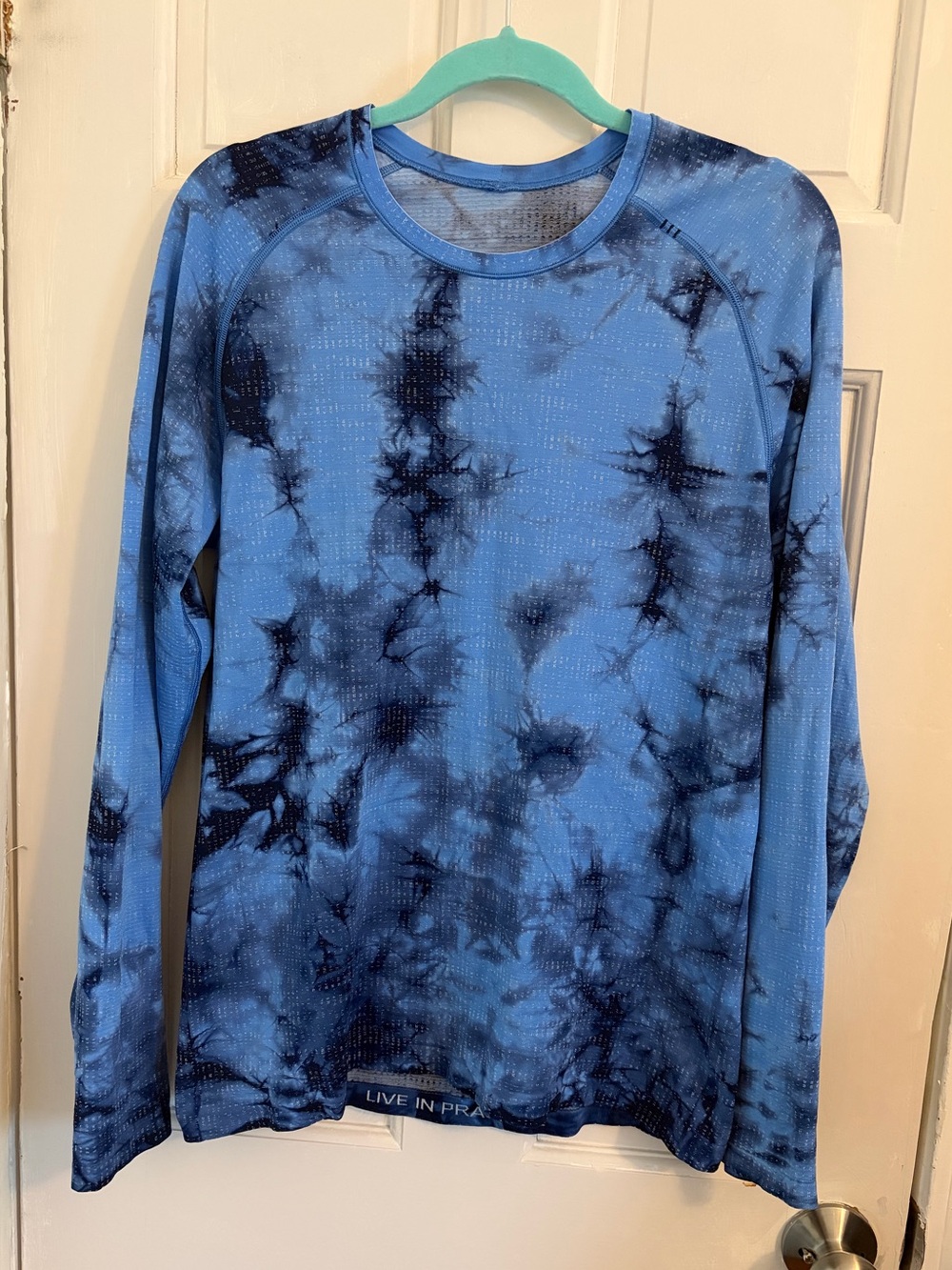 Lululemon Men's Metal Vent Tech Long sleeve blue tie dye size medium running gym
